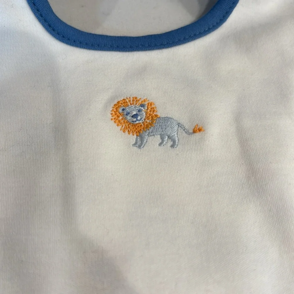Janie &Jack White Baby Bib w/ Blue Embroidered Lion NWT